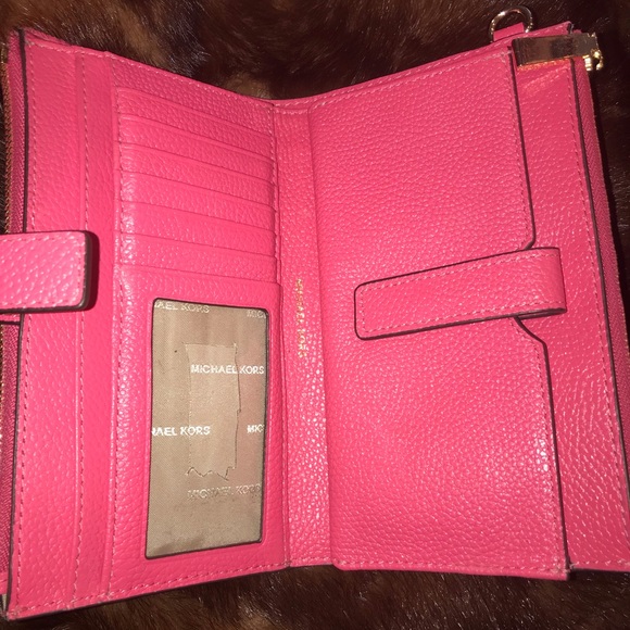 Michael Kors Wallet - Picture 3 of 8